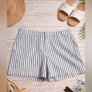 Crown and Ivy Caroline Shorts Womens Size 8 Blue White Striped Preppy Summer EUC